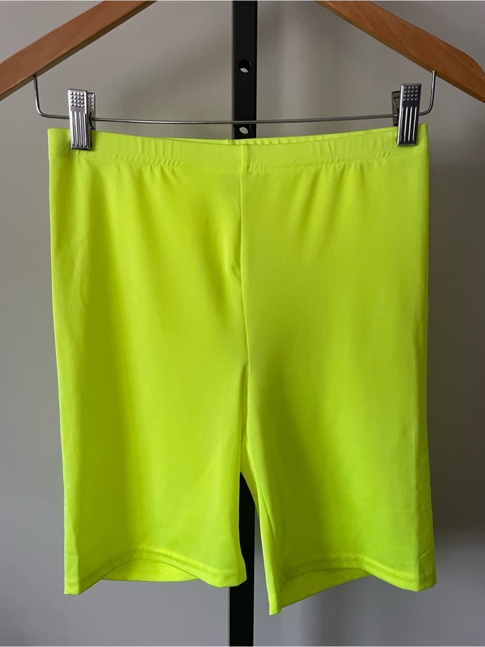 NEW TNA Neon Highlighter Shorts Size Medium